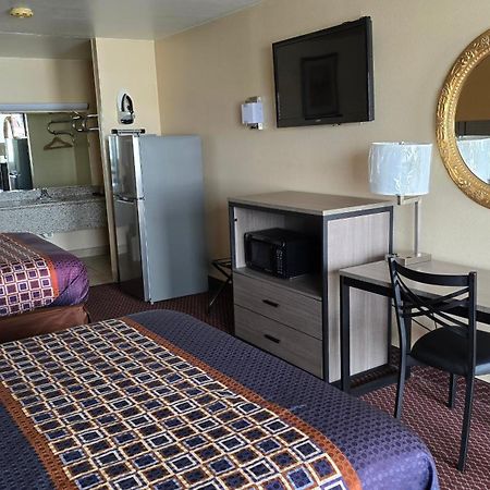 Texan Inn And Suites מונהנס מראה חיצוני תמונה