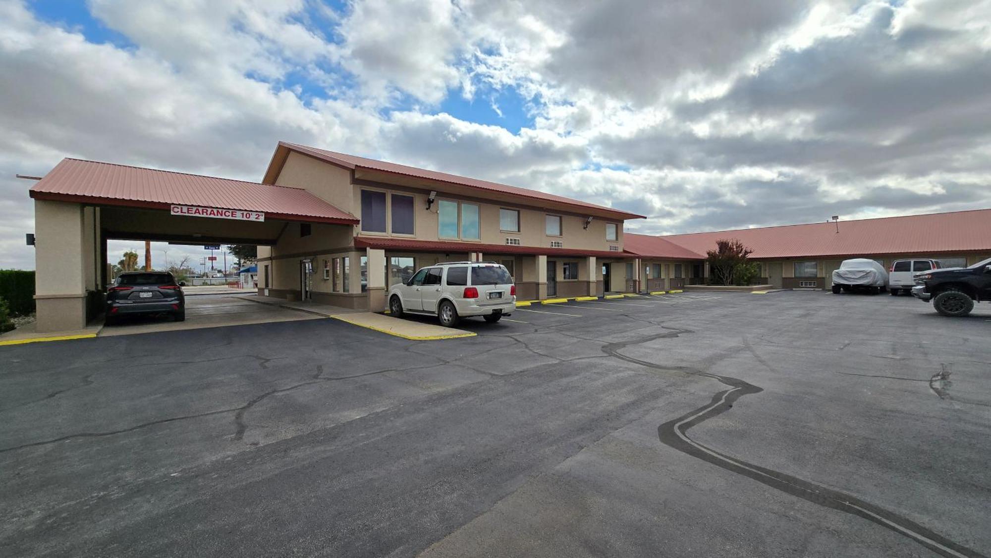 Texan Inn And Suites מונהנס מראה חיצוני תמונה