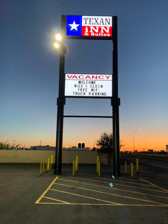 Texan Inn And Suites מונהנס מראה חיצוני תמונה