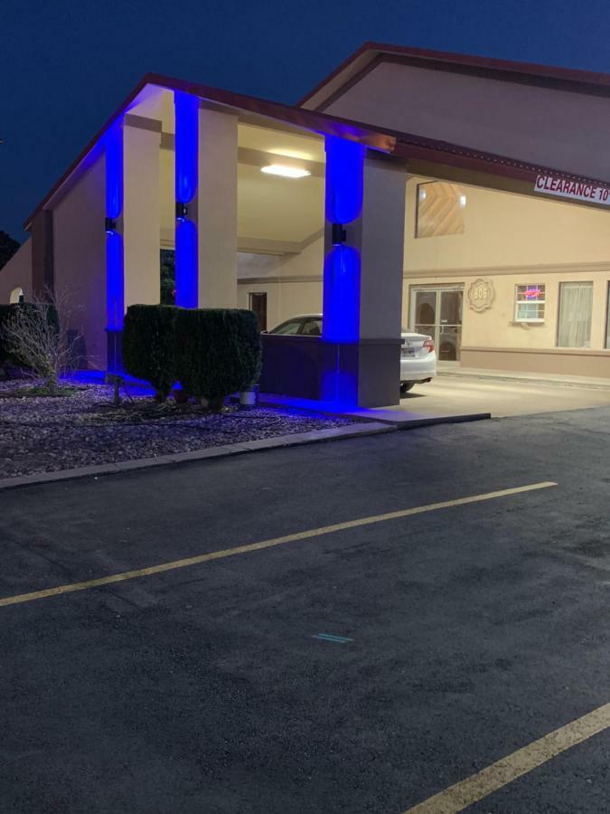 Texan Inn And Suites מונהנס מראה חיצוני תמונה